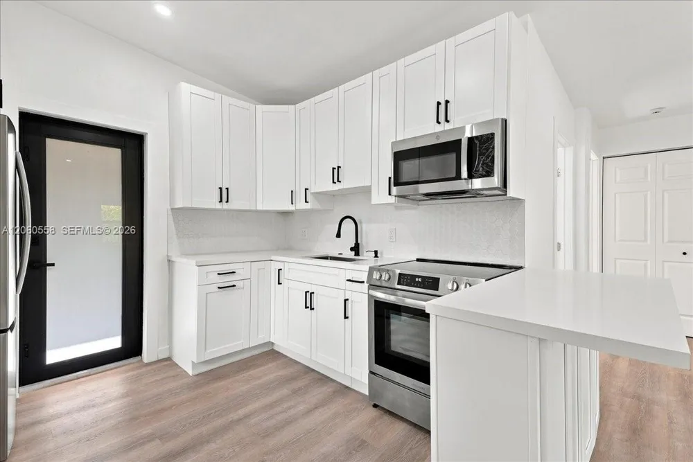 14035 NW 6th Ave North Miami, FL 33168