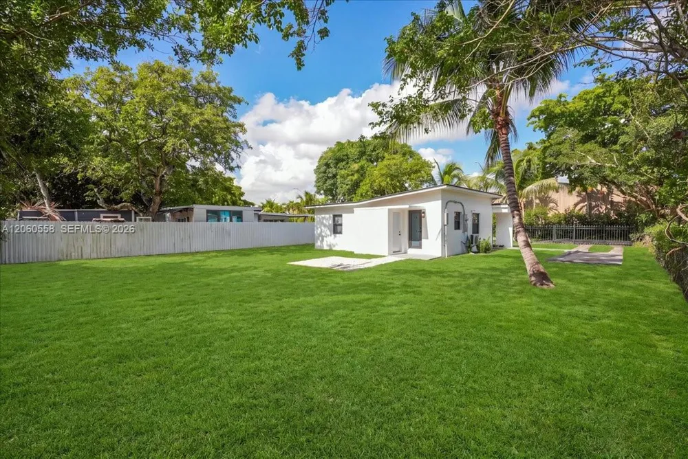 14035 NW 6th Ave North Miami, FL 33168