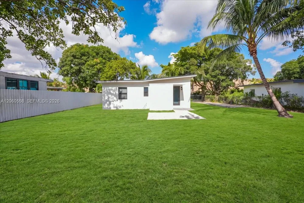 14035 NW 6th Ave North Miami, FL 33168
