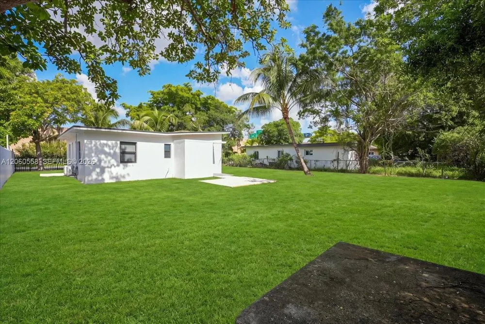 14035 NW 6th Ave North Miami, FL 33168