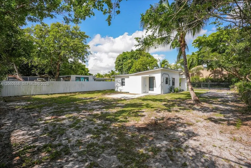14035 NW 6th Ave North Miami, FL 33168