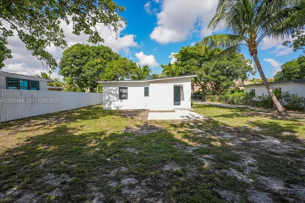 14035 NW 6th Ave North Miami, FL 33168