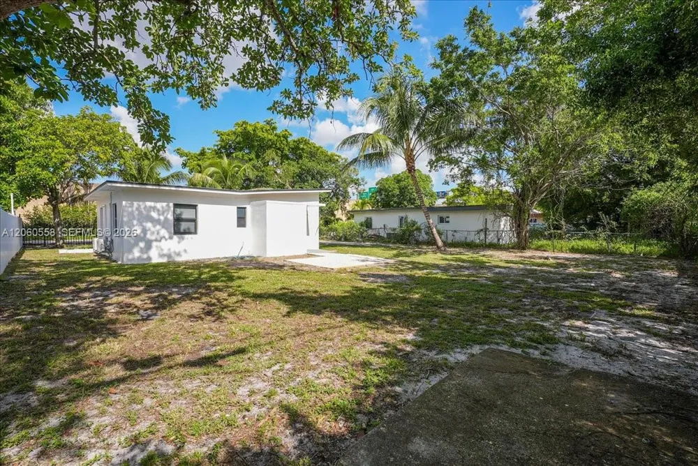14035 NW 6th Ave North Miami, FL 33168