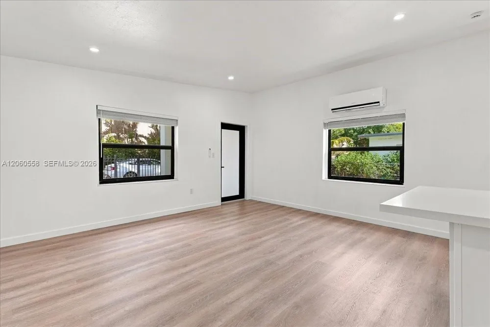 14035 NW 6th Ave North Miami, FL 33168