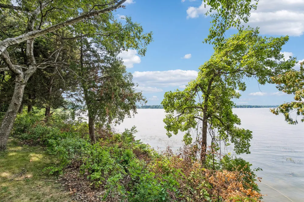 2425 Shore Drive Orono, MN 55391