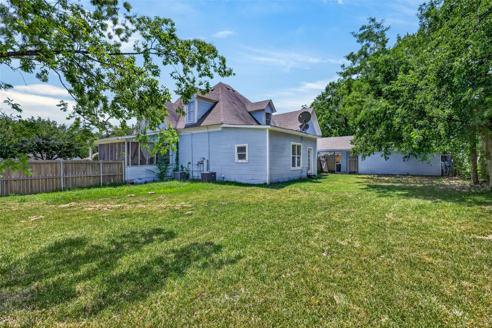 605 E 9th Street Kemp, TX 75143