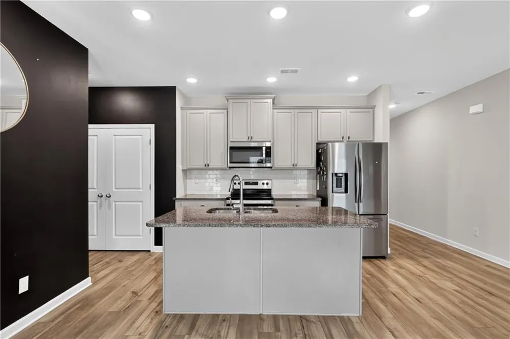 4711 Fairfax Drive Oakwood, GA 30566