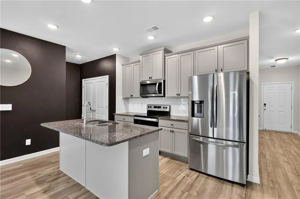 4711 Fairfax Drive Oakwood, GA 30566