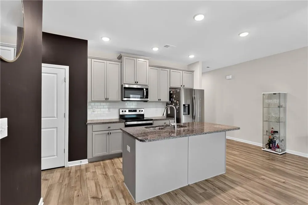 4711 Fairfax Drive Oakwood, GA 30566