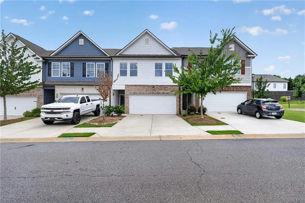4711 Fairfax Drive Oakwood, GA 30566