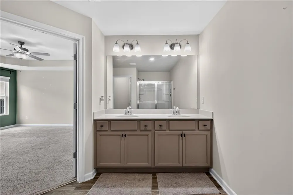 4711 Fairfax Drive Oakwood, GA 30566