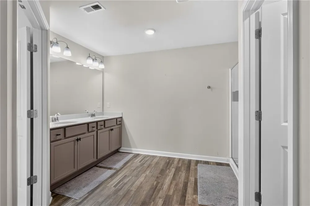 4711 Fairfax Drive Oakwood, GA 30566