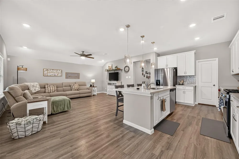 12707 Gabrial Drive Crosby, TX 77532