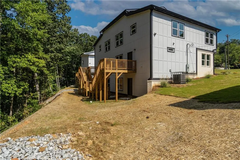 2389 A Highpoint Road Snellville, GA 30078