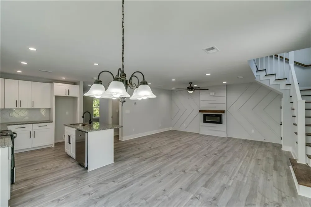 2389 A Highpoint Road Snellville, GA 30078