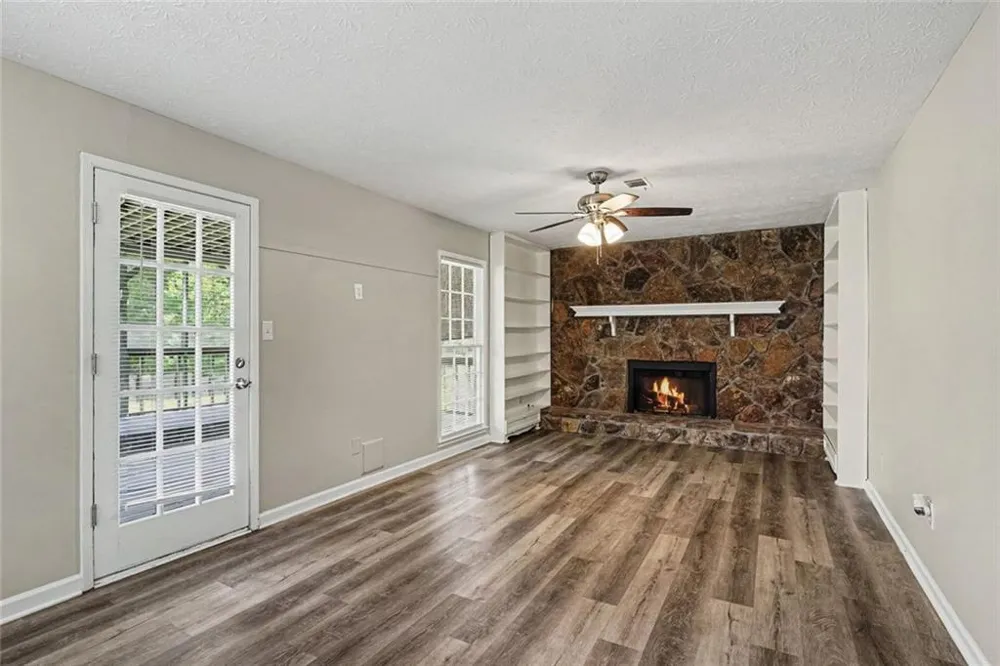 125 Beacon Drive Fayetteville, GA 30215