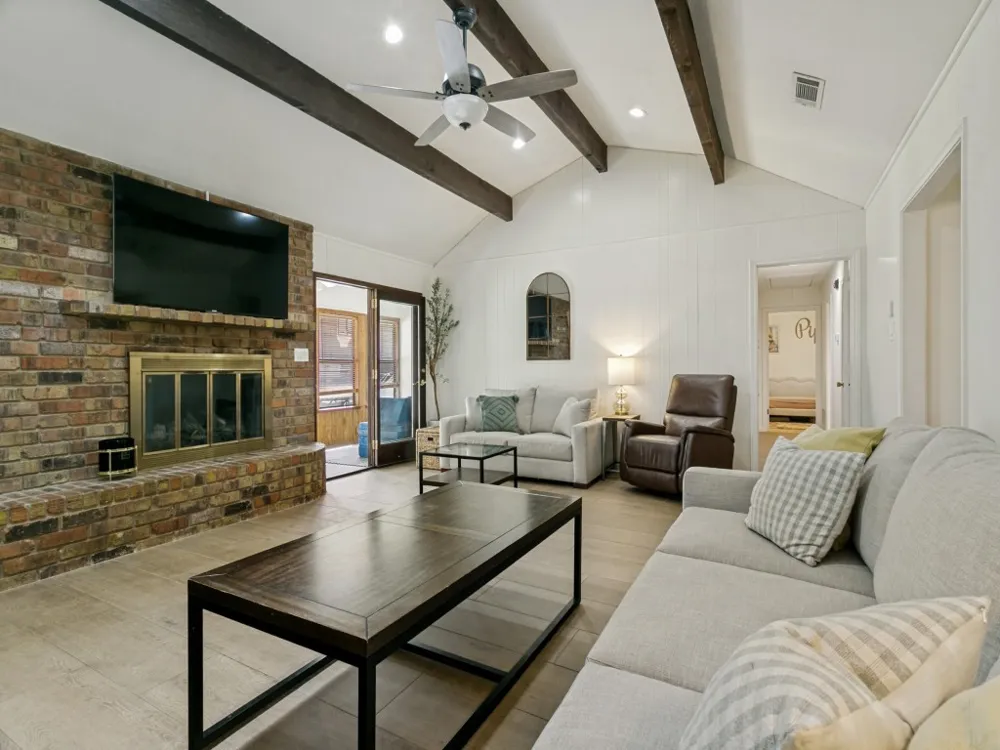 421 Frankie Lane Lewisville, TX 75057