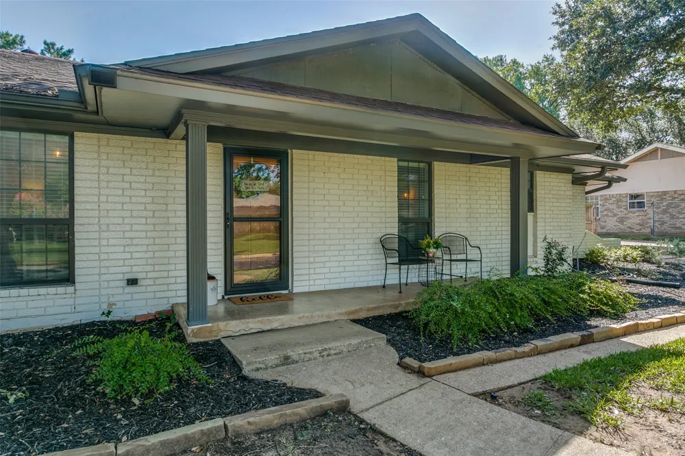 421 Frankie Lane Lewisville, TX 75057