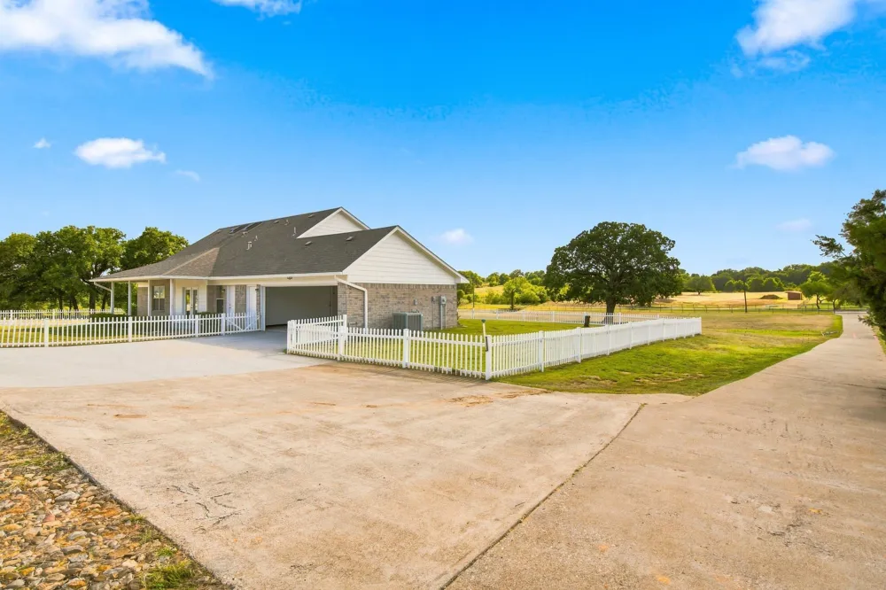 156 La Arroya Drive Weatherford, TX 76088
