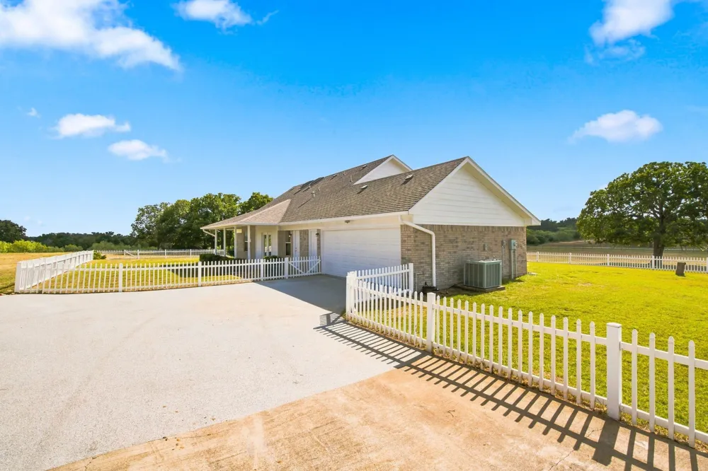 156 La Arroya Drive Weatherford, TX 76088