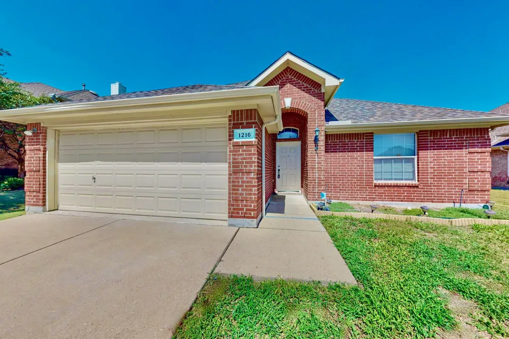 1216 Lake Forest Drive Grand Prairie, TX 75052