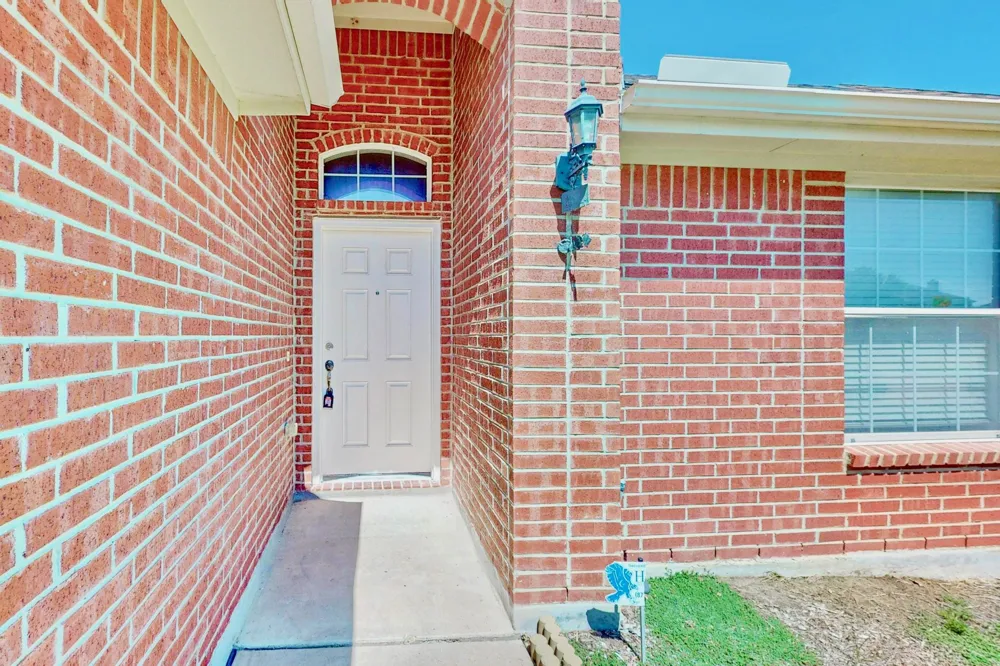 1216 Lake Forest Drive Grand Prairie, TX 75052