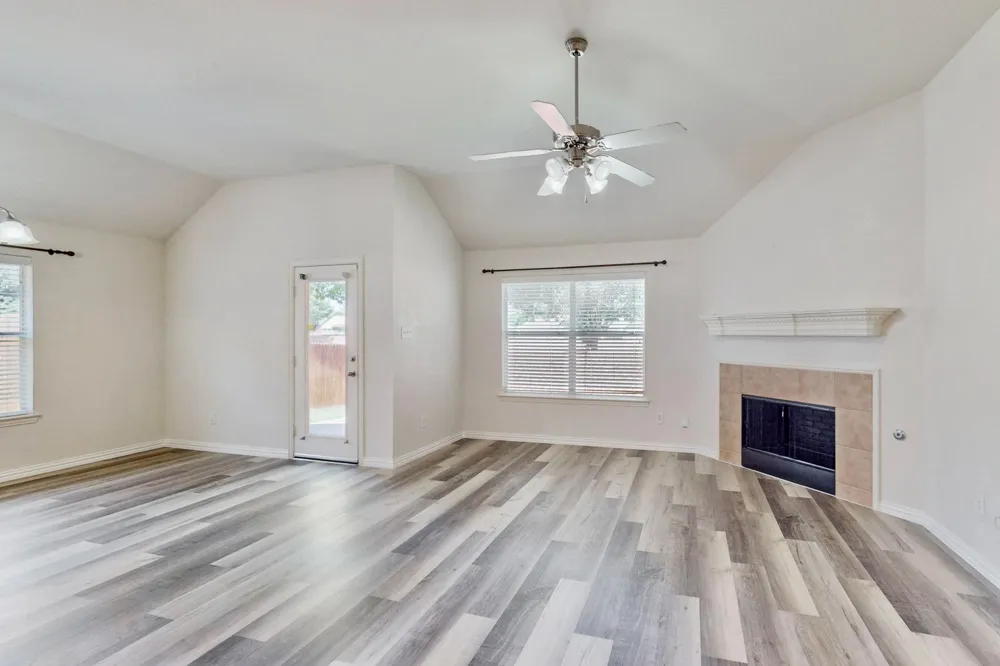 1216 Lake Forest Drive Grand Prairie, TX 75052