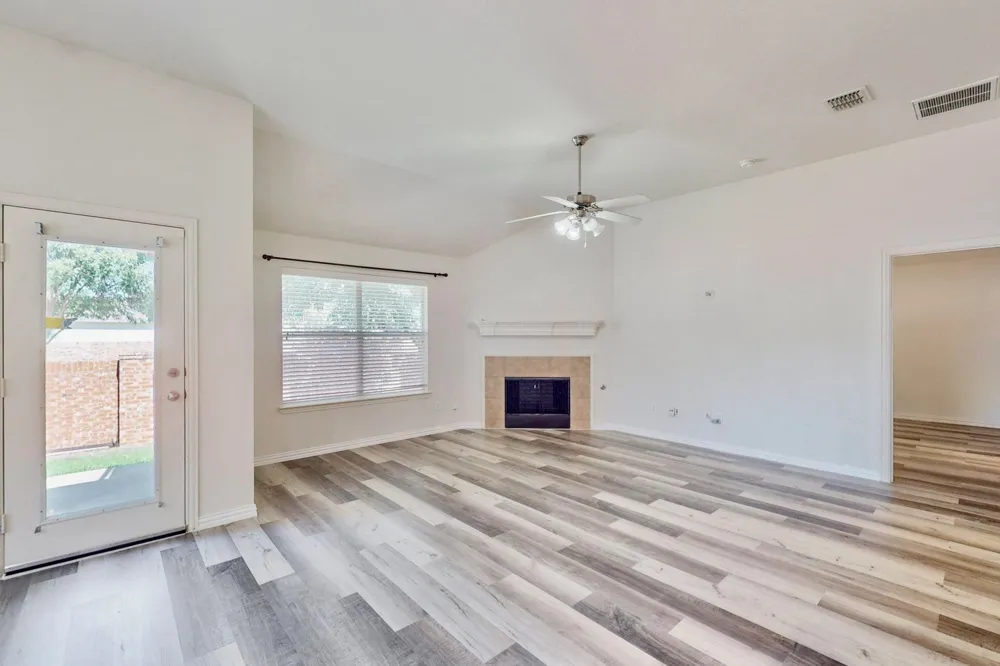 1216 Lake Forest Drive Grand Prairie, TX 75052
