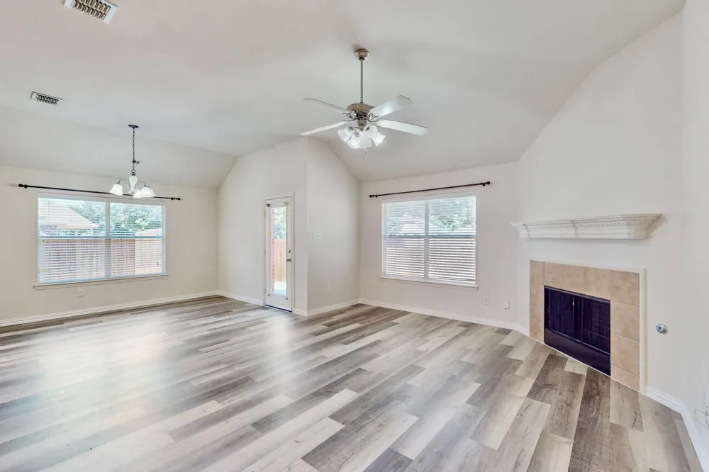 1216 Lake Forest Drive Grand Prairie, TX 75052