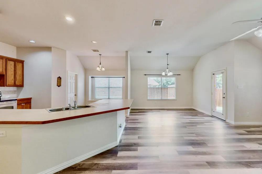 1216 Lake Forest Drive Grand Prairie, TX 75052