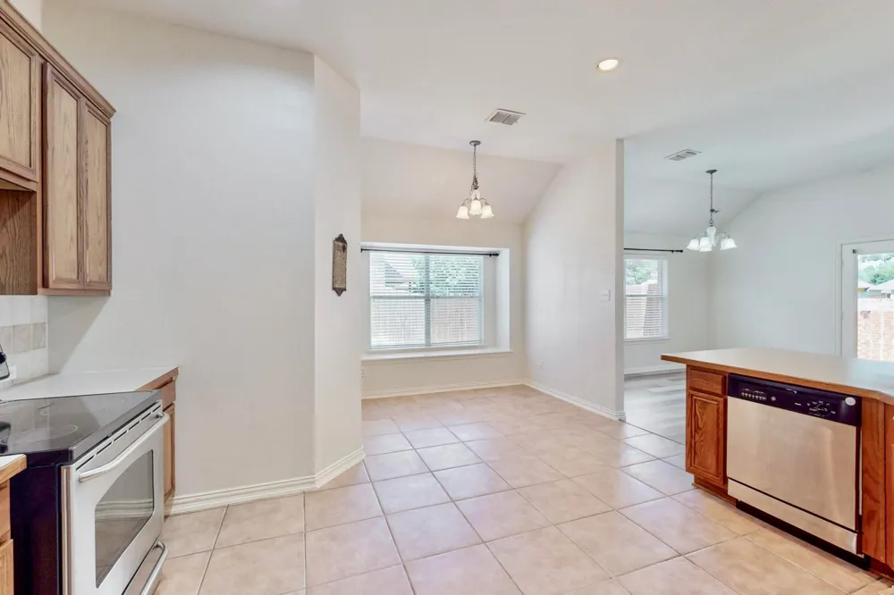 1216 Lake Forest Drive Grand Prairie, TX 75052