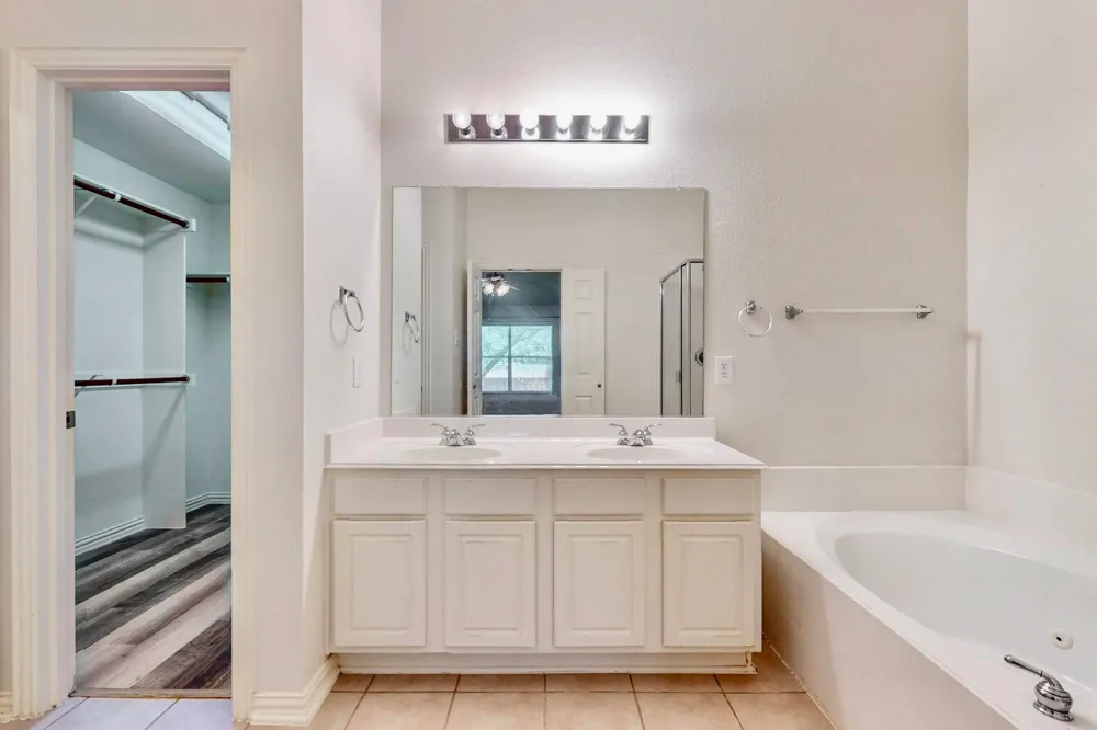 1216 Lake Forest Drive Grand Prairie, TX 75052