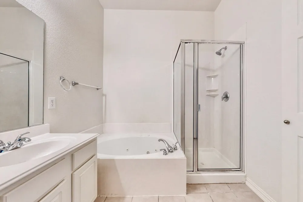 1216 Lake Forest Drive Grand Prairie, TX 75052