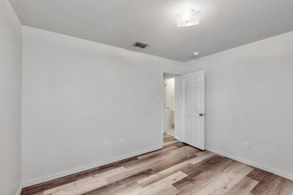 1216 Lake Forest Drive Grand Prairie, TX 75052