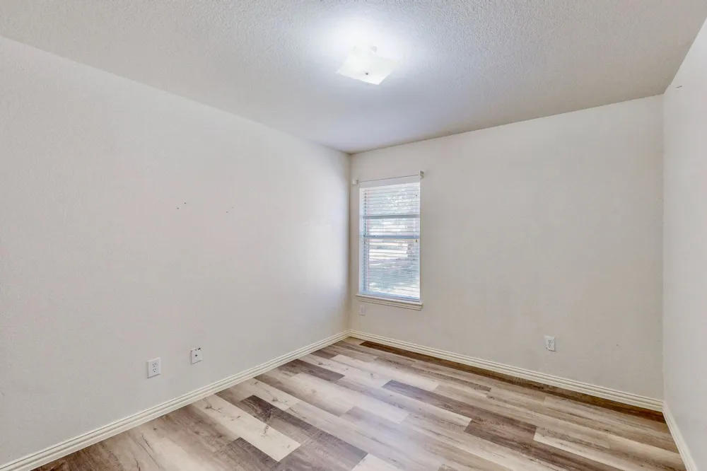 1216 Lake Forest Drive Grand Prairie, TX 75052