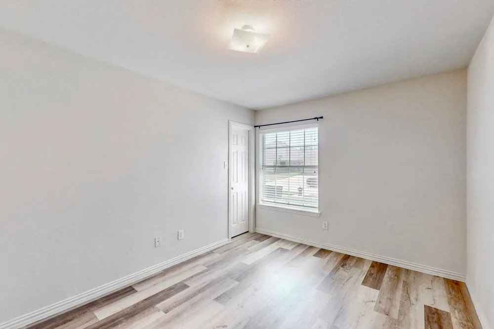1216 Lake Forest Drive Grand Prairie, TX 75052