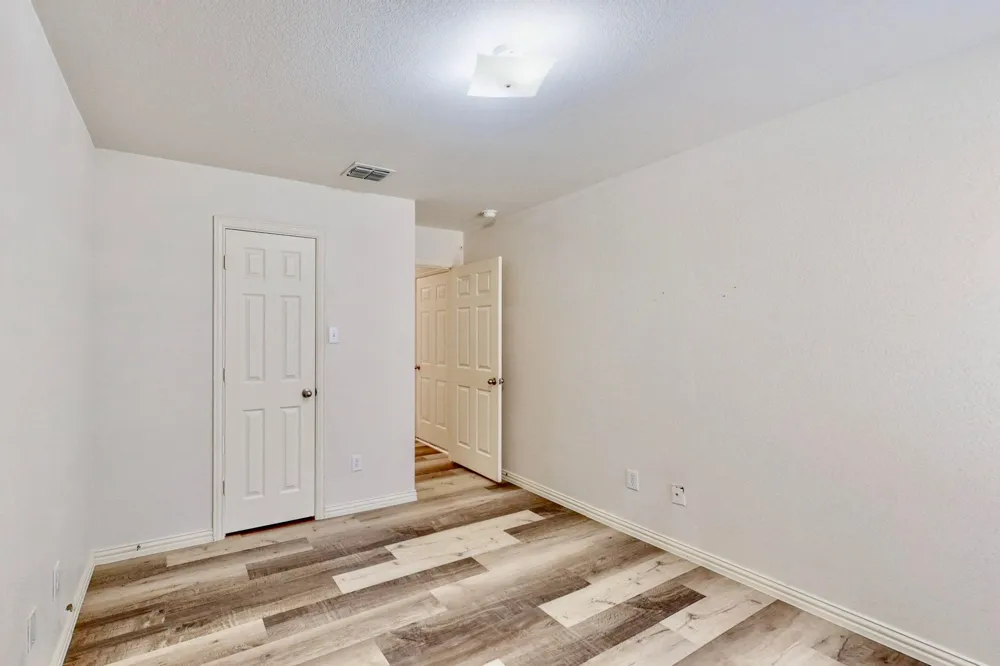 1216 Lake Forest Drive Grand Prairie, TX 75052