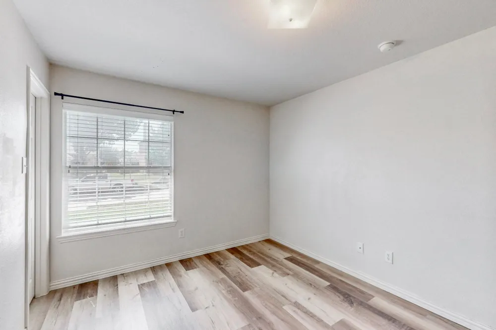 1216 Lake Forest Drive Grand Prairie, TX 75052