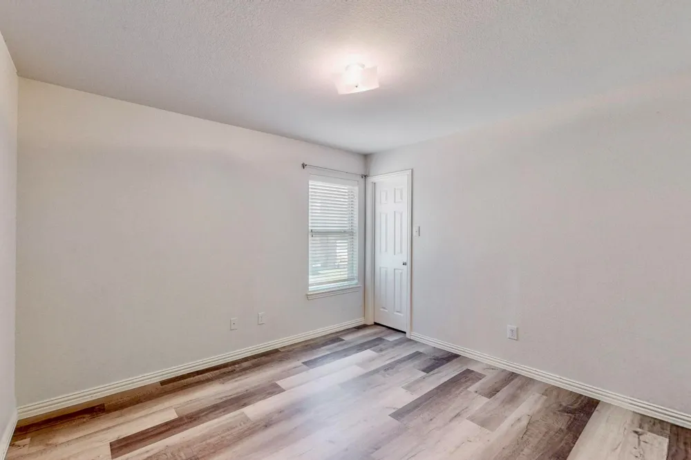 1216 Lake Forest Drive Grand Prairie, TX 75052