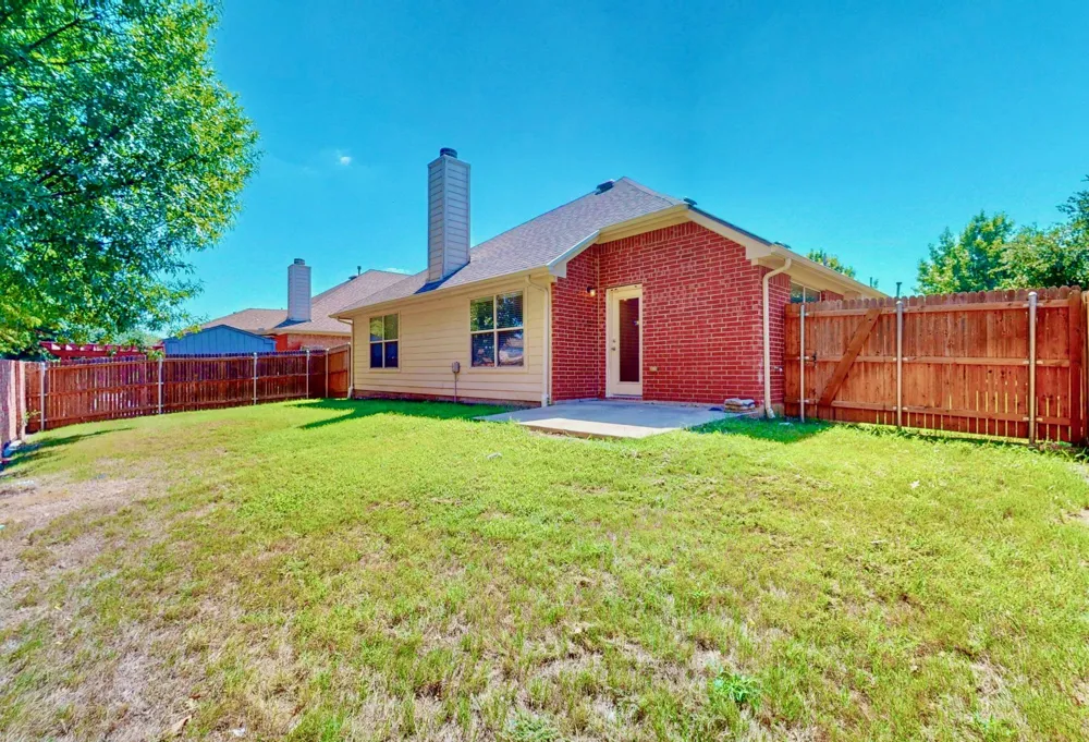 1216 Lake Forest Drive Grand Prairie, TX 75052