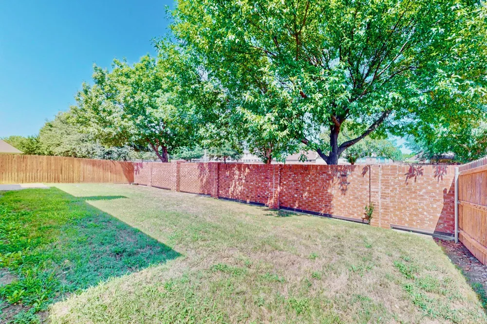1216 Lake Forest Drive Grand Prairie, TX 75052