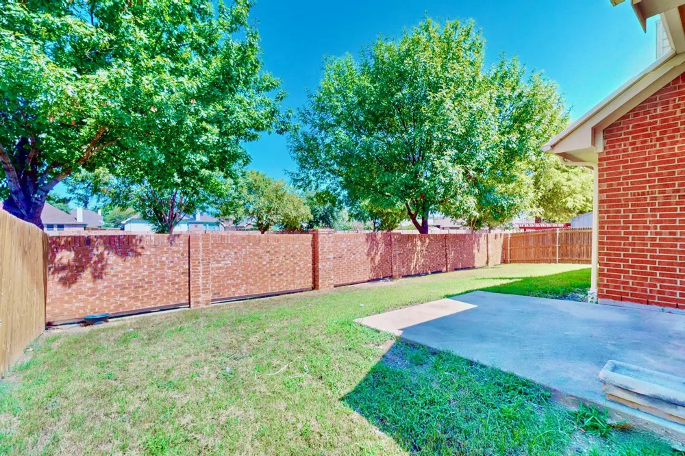 1216 Lake Forest Drive Grand Prairie, TX 75052