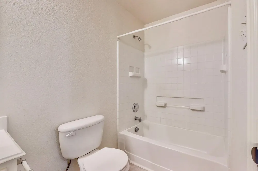 1216 Lake Forest Drive Grand Prairie, TX 75052