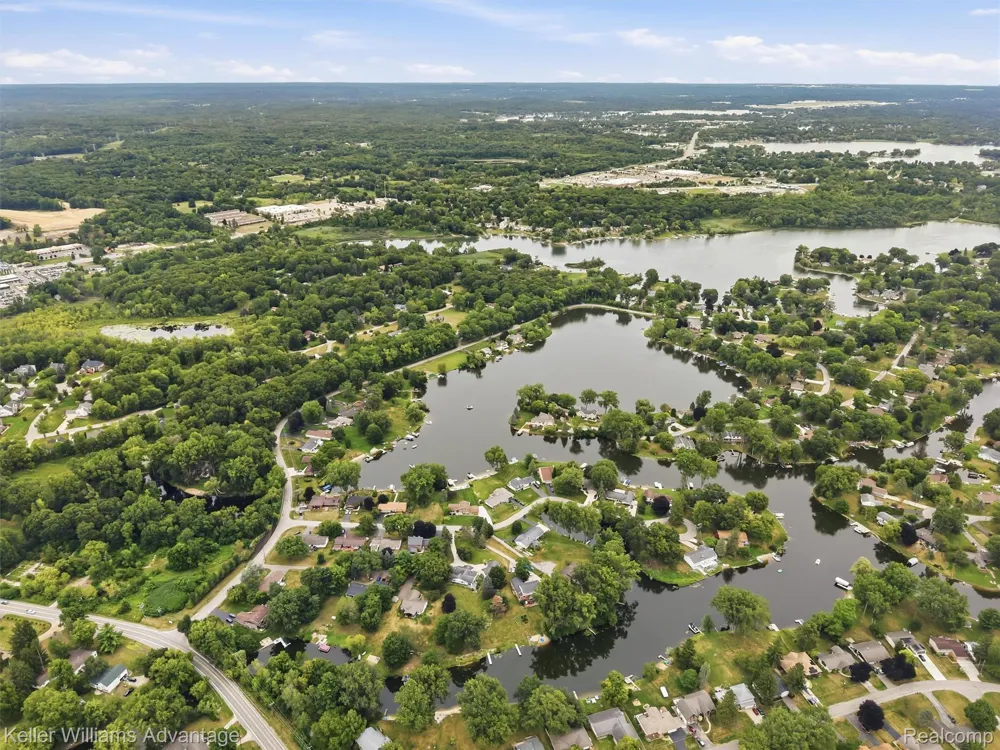 701 Arttdale Drive White Lake Charter Township, MI 48383