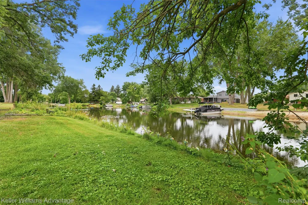 701 Arttdale Drive White Lake Charter Township, MI 48383