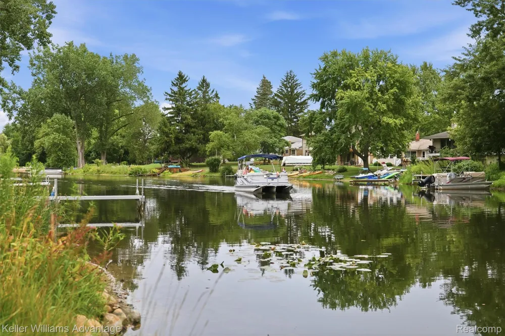 701 Arttdale Drive White Lake Charter Township, MI 48383
