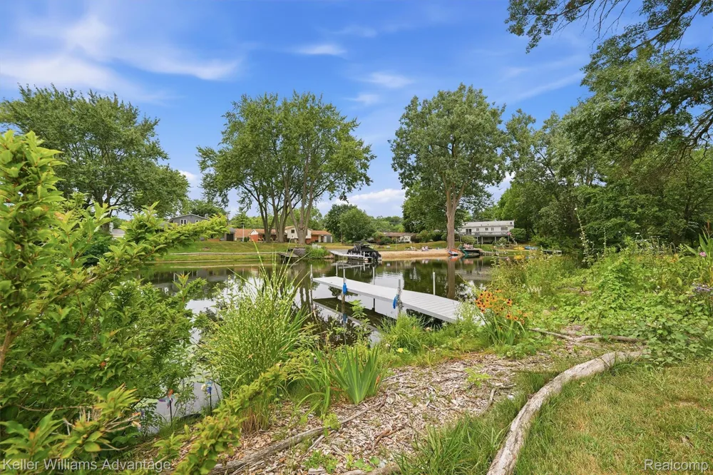 701 Arttdale Drive White Lake Charter Township, MI 48383
