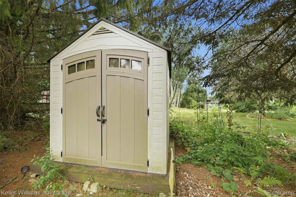 701 Arttdale Drive White Lake Charter Township, MI 48383