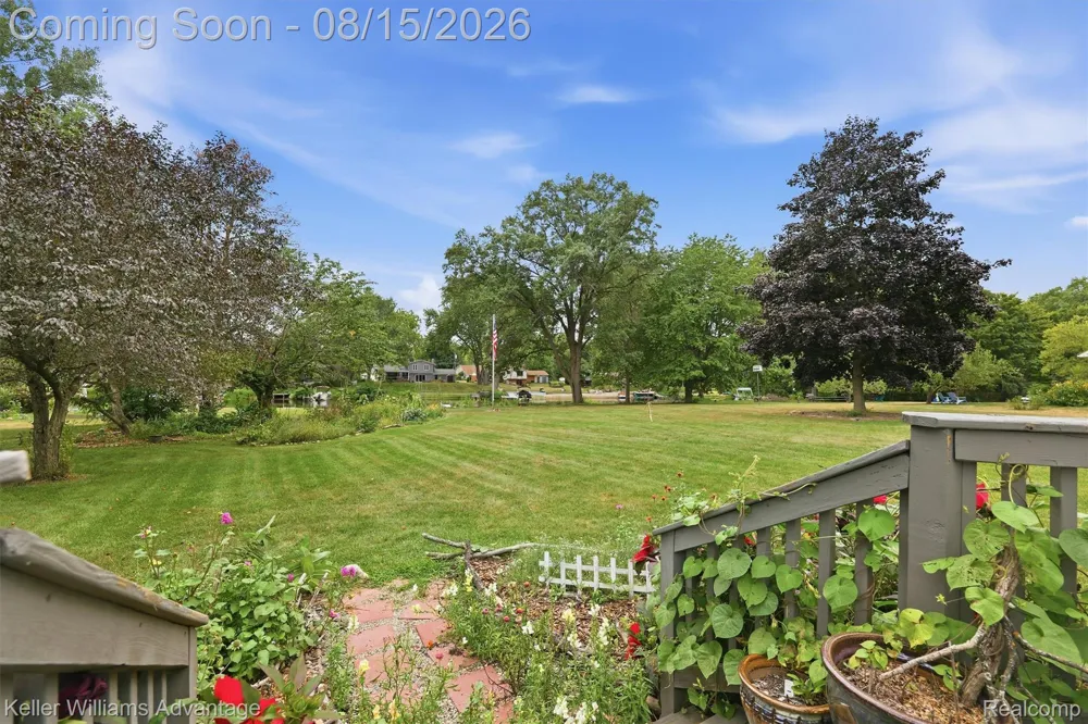 701 Arttdale Drive White Lake Charter Township, MI 48383