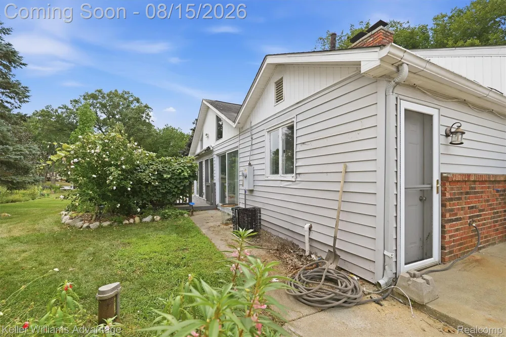 701 Arttdale Drive White Lake Charter Township, MI 48383